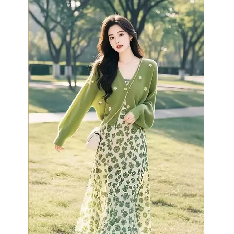 开春穿搭一整套小香风独特漂亮超好看碎花连衣裙子两件套装女春装