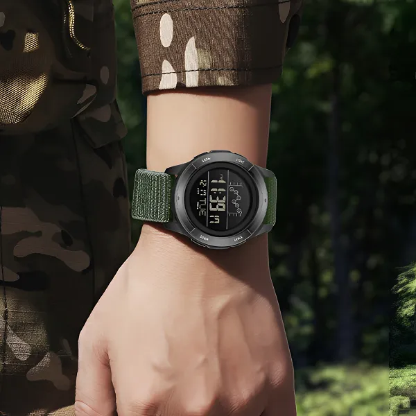 青少年初高中学生手表闹钟日历夜光运动手表多功能防水登山电子表