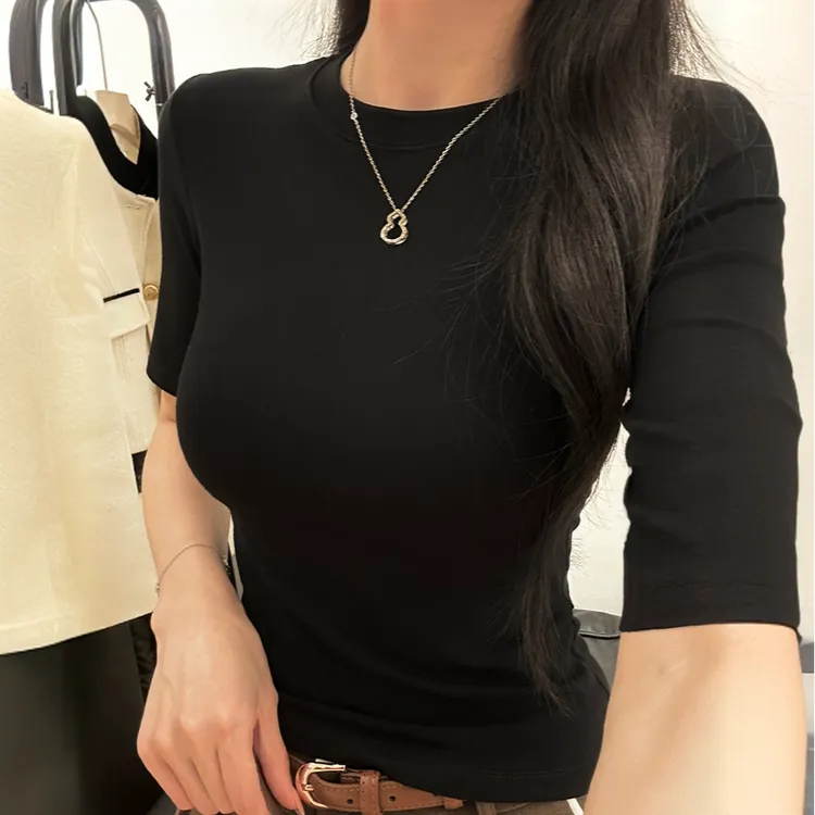 2025夏季半袖T恤女五分袖黑色小圆领简约设计修身显瘦上衣打底衫t