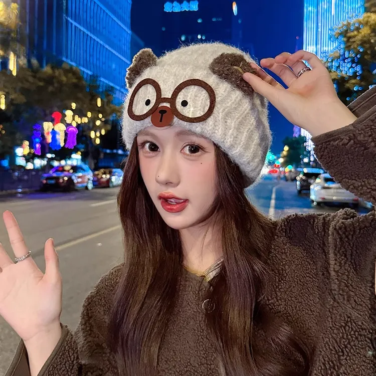 panruoyue可爱小熊针织帽女秋冬保暖显脸小卡通眼镜护耳毛线帽