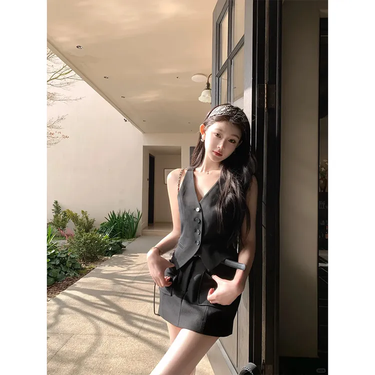 2025新款夏季新款单排扣气质显瘦马甲上衣女时尚高腰半身裙两件套