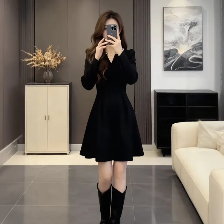 大码女装收腰气质烫钻V领时尚连衣裙秋冬新款胖mm遮肚显瘦中长裙