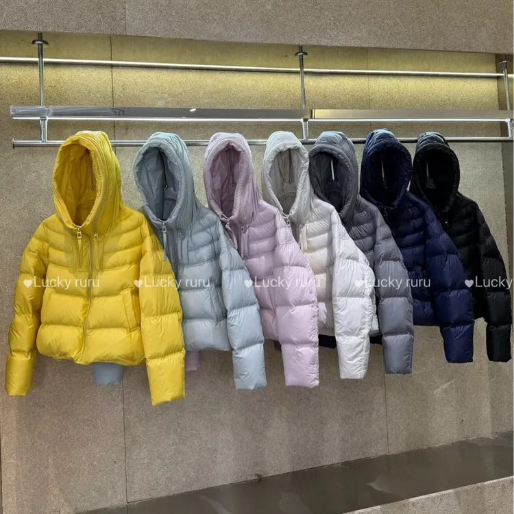 “斗篷小泡芙”2025新款连帽蓬松短款羽绒服女时尚小个子外套