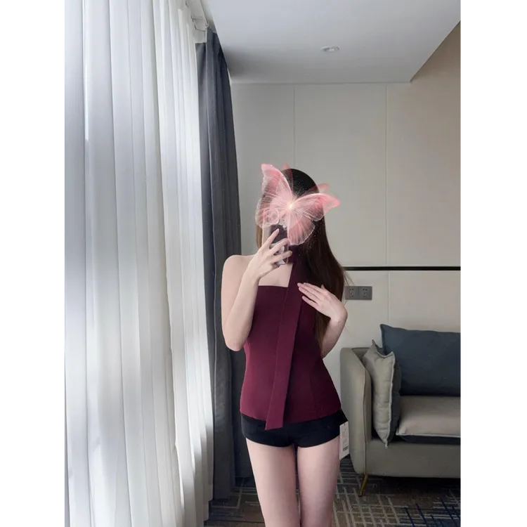 夏季外穿辣妹气质高级感显瘦无袖挂脖飘带抹胸上衣配高腰显瘦短裤