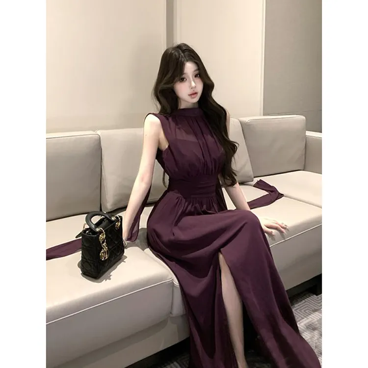 法式名媛无袖挂脖连衣裙2025夏季新款洋气时尚设计感小众露肩长裙