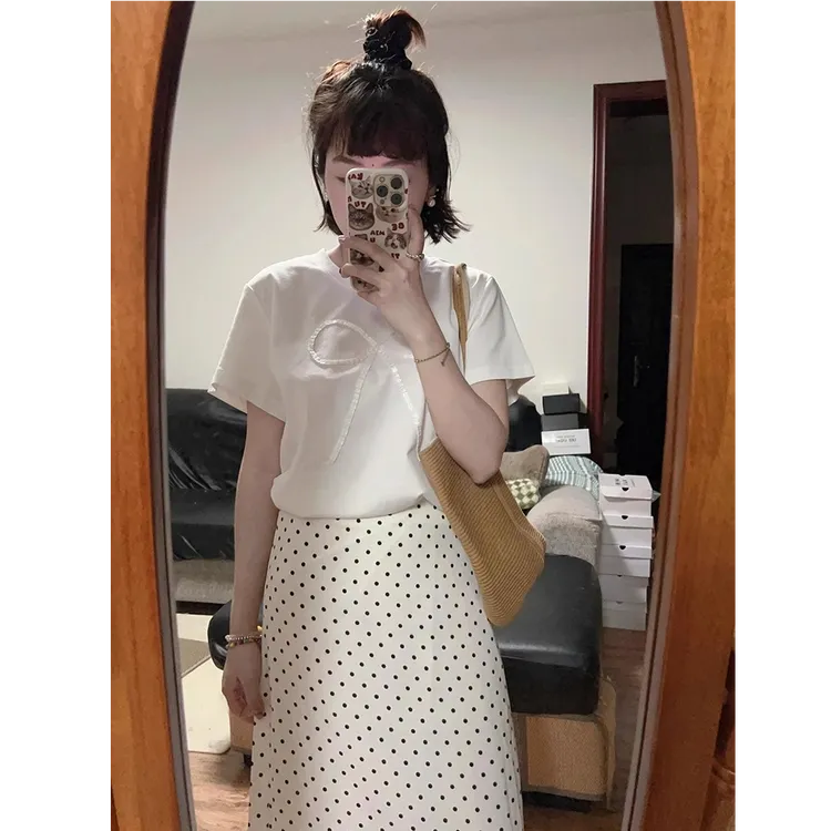 米白蝴蝶结短袖T恤设计感修身显瘦正肩上衣+波点半身裙套装两件套