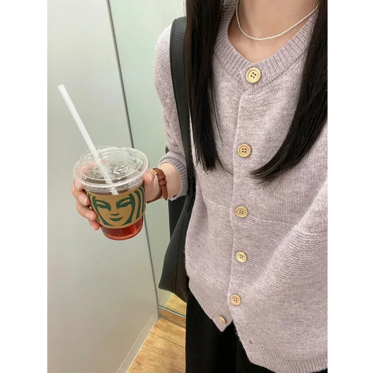 今年流行爆款烟紫色圆领浣熊绒针织开衫女秋冬季新款软糯毛衣外套