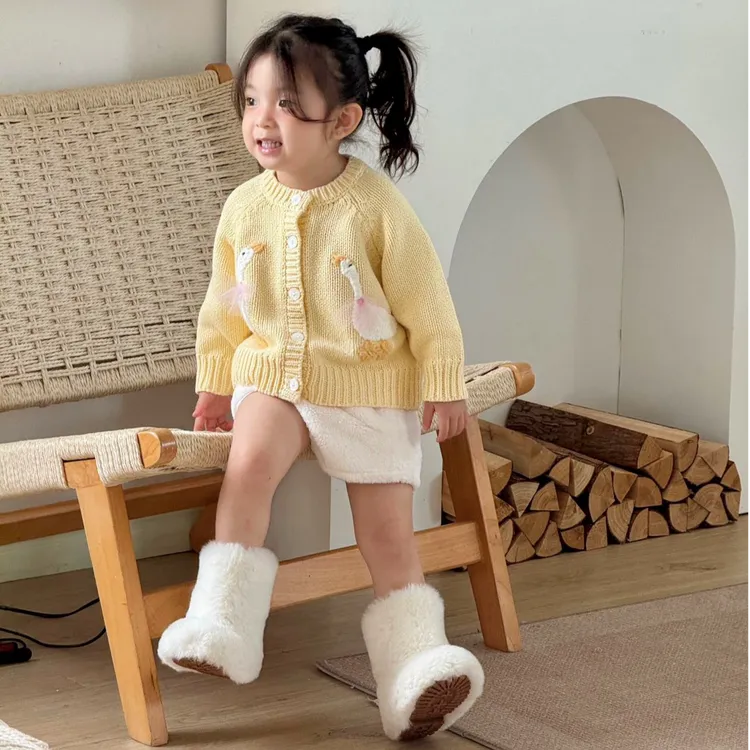 小思家2025秋冬新款韩版休闲毛衣开衫外套可爱兔子尾短裤女童套装