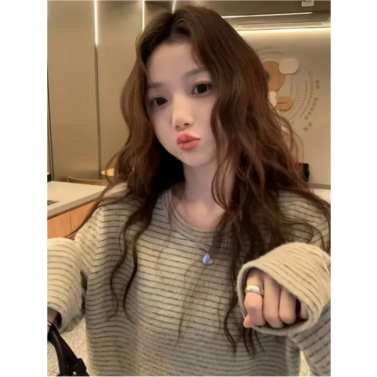 杏色仿兔绒韩系条纹圆领女款秋季宽松大码显瘦慵懒风休闲上衣