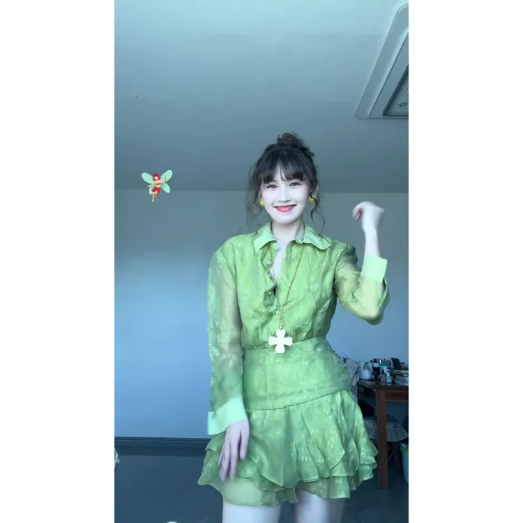 2025夏季新款多巴胺氛围感别致独特绿色长袖收腰显白衬衫连衣裙女