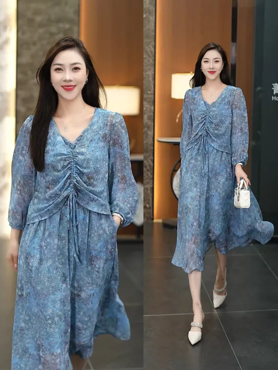 时尚薄款两件套连衣裙2025早秋新款遮肚收腰显瘦碎花吊带裙套装
