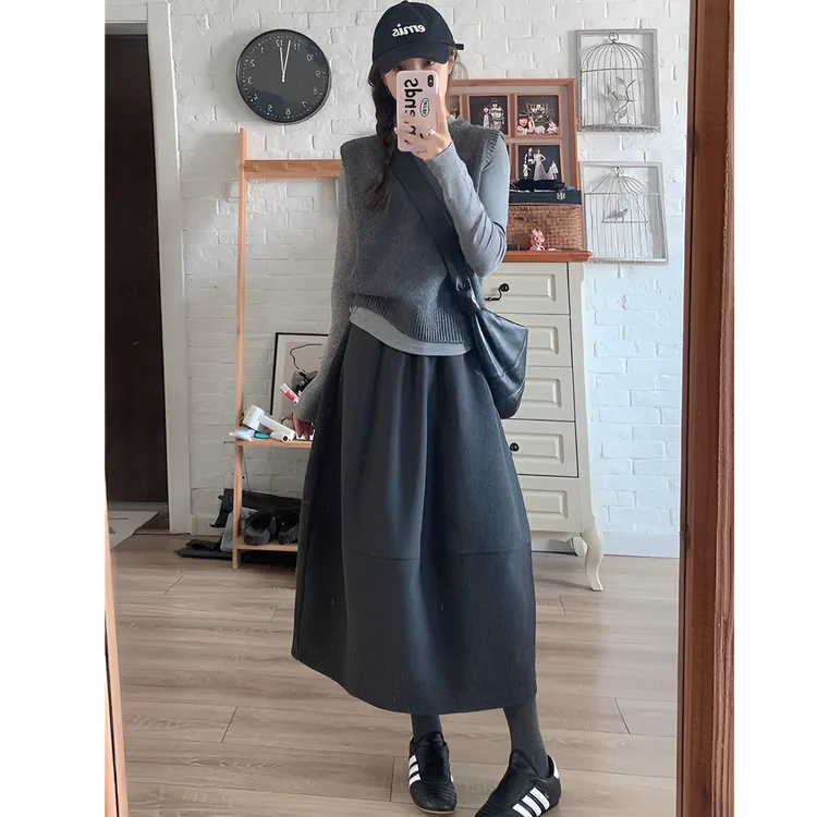 格雷系灰色刺绣针织马甲内搭上衣秋叠穿毛呢花苞半身裙韩系三件套