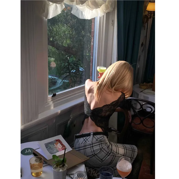 塞浦路斯蝶梦 多种蕾丝拼接美背高弹打底衫上衣显瘦半身裙套装女