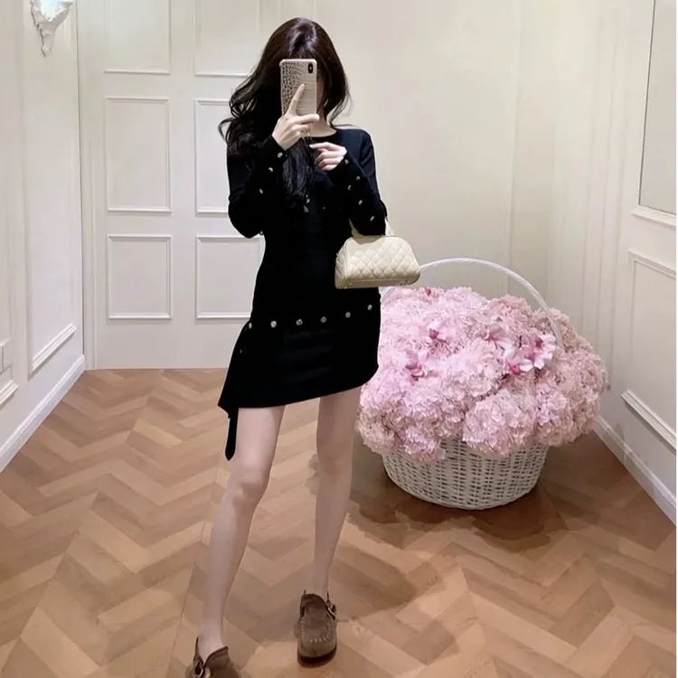 黑色长袖连衣裙女装冬季2026新款内搭高级感气质修身显瘦包臀短裙