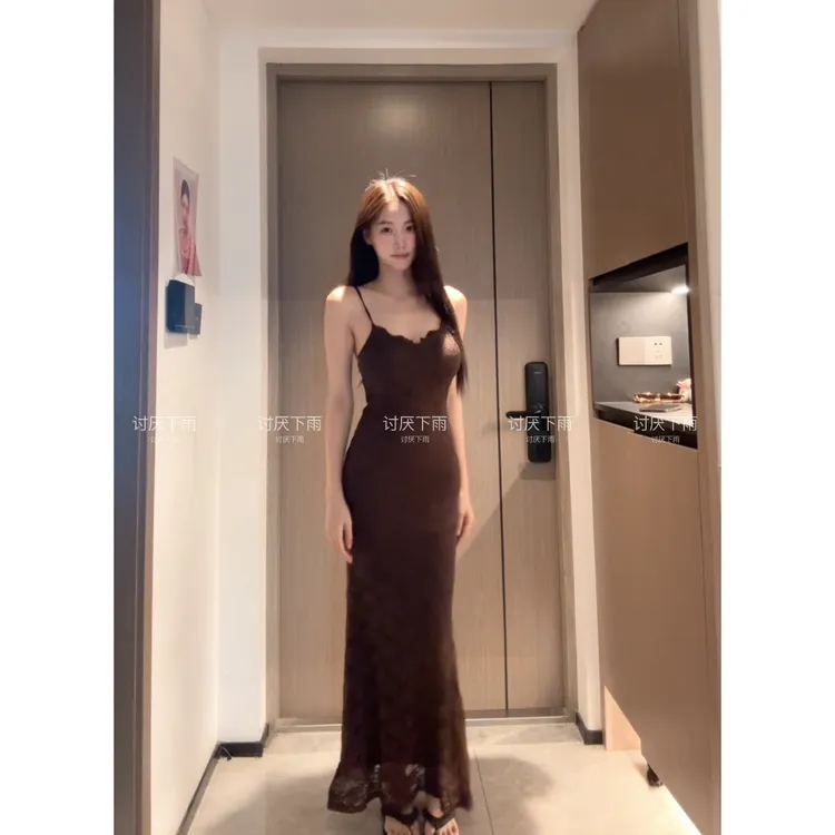 复古蕾丝钩花吊带连衣裙女秋2025新款休闲裙子紧身包臀长裙00356