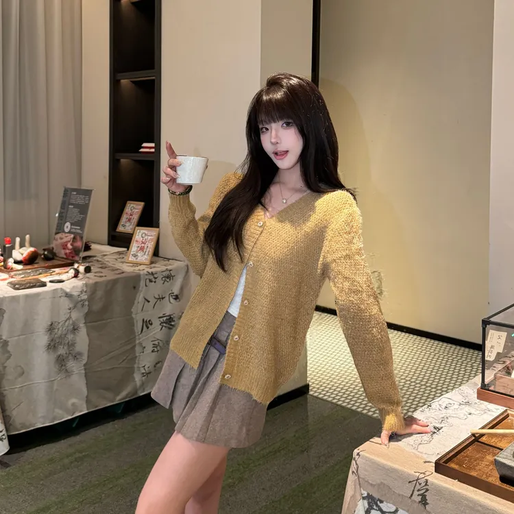 30轻奢小香风纯色保暖百搭V领短款毛针织衫宽松针织衫毛衣时尚