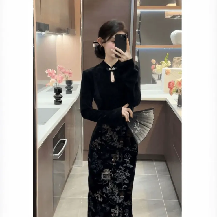 新中式改良旗袍连衣裙女秋季流行穿搭高级感年轻款黑色丝绒裙