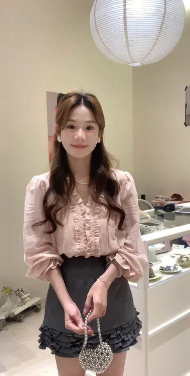 2025早春新款法式甜美粉色长袖衬衫女木耳边别致绝美上衣百搭半裙