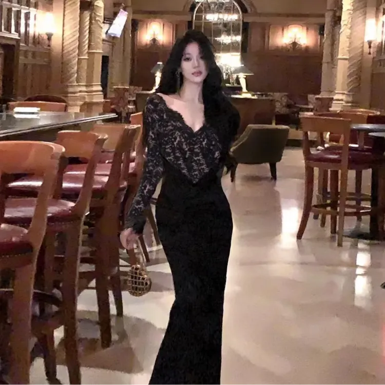 D212【爱妻】v领蕾丝拼接针织连衣裙女小众设计感包臀鱼尾裙修身