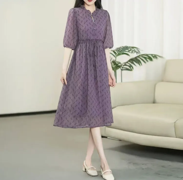 （紫气东来）夏季蚕 丝 V领2025年扎染印花显瘦高腰连衣裙