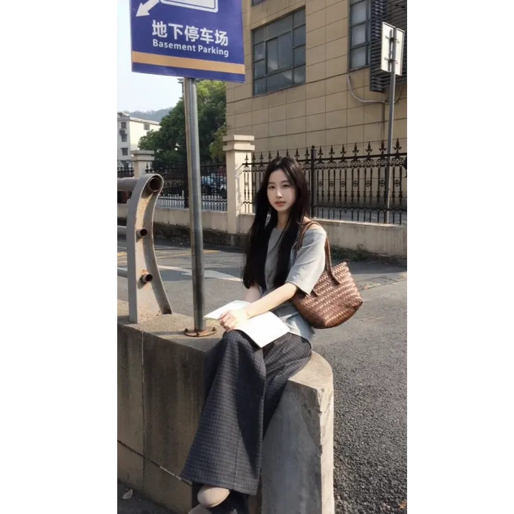 夏季新款网红洋气炸街女装时尚修身短袖上衣百搭休闲显瘦宽松裤子