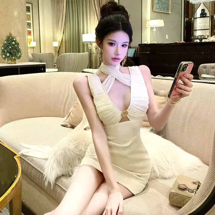 白茶矢梦法式纯欲性感深V贝壳修身连衣裙