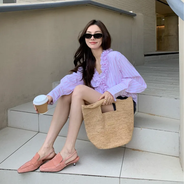 粉色条纹v领长袖衬衫女春季木耳边宽松甜美衬衣chic独特百搭上衣