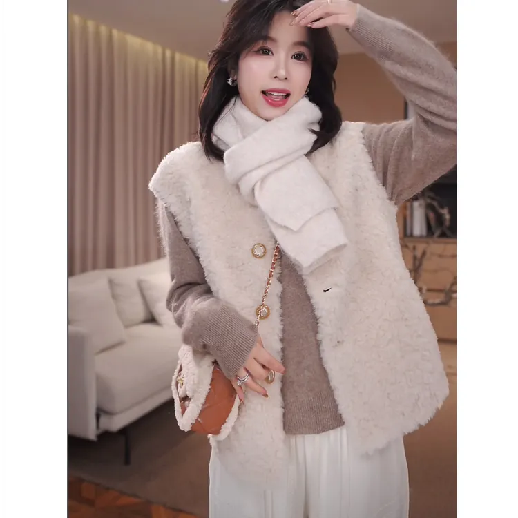 广州琴姐【杏仁烤奶】琥珀流光羊毛时尚毛毛马甲外套女秋冬款35503