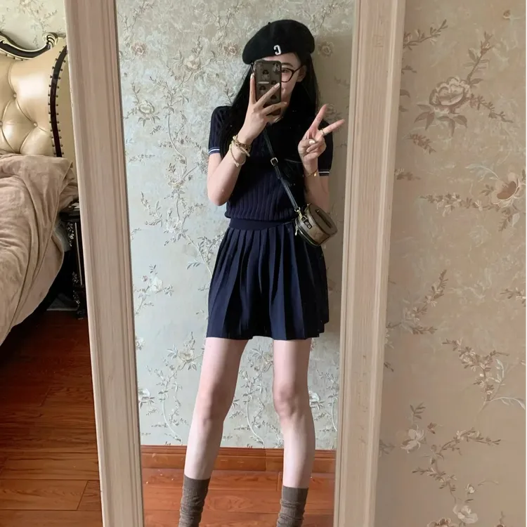 2025夏季新款时尚打底外穿短袖上衣气质显瘦洋气休闲百搭性感辣妹