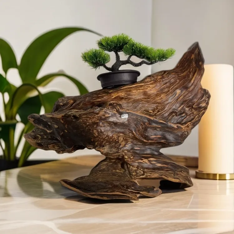 大山里的香木摆件