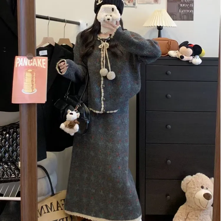 2026秋季款时尚韩系设计感气质显瘦毛衣开衫舒适穿搭半身裙两件套