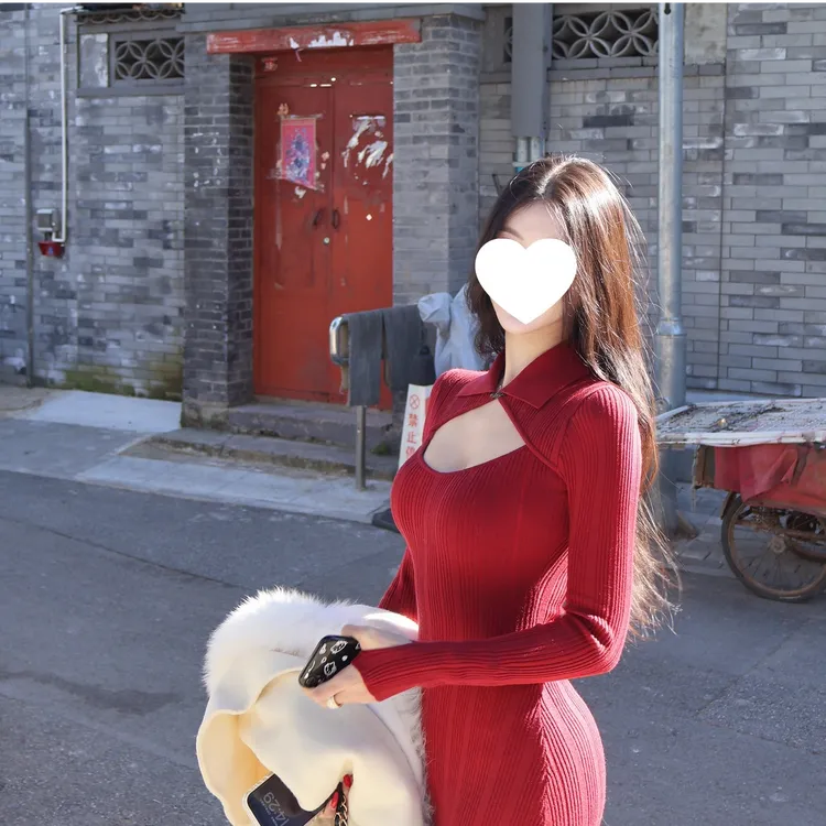 东方鸢尾 镂空肌理修身长袖针织包臀连衣裙