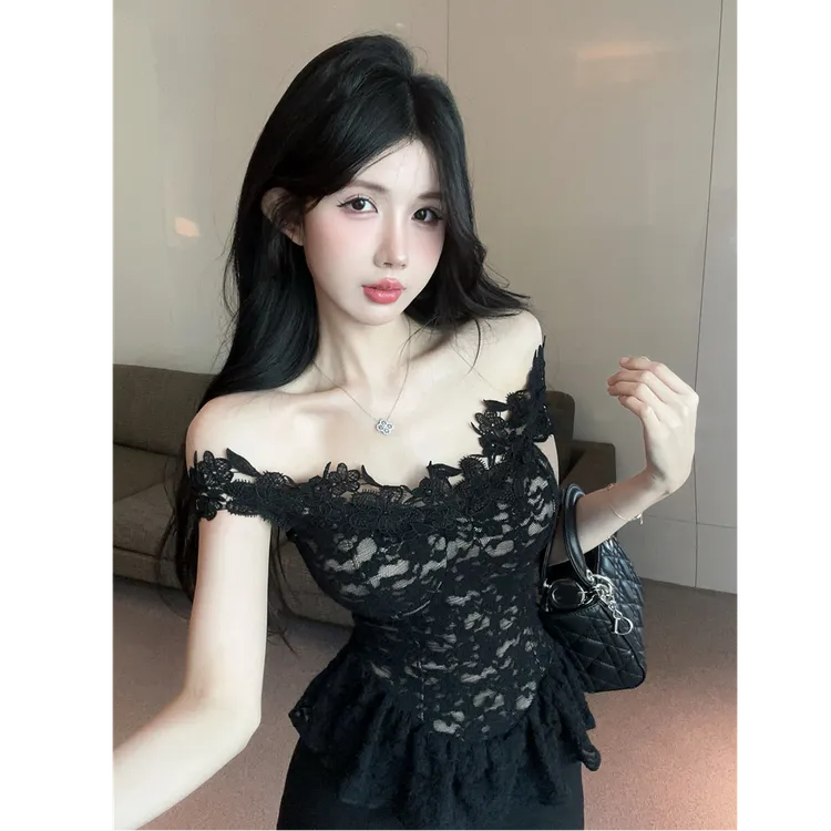 黑色蕾丝抹胸吊带秋冬两穿一字肩性感短款上衣女配显瘦半身裙套装