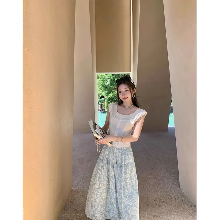 清冷系衣服法式复古蕾丝拼接无袖衬衫上衣女夏季蓝色半身裙碎花裙