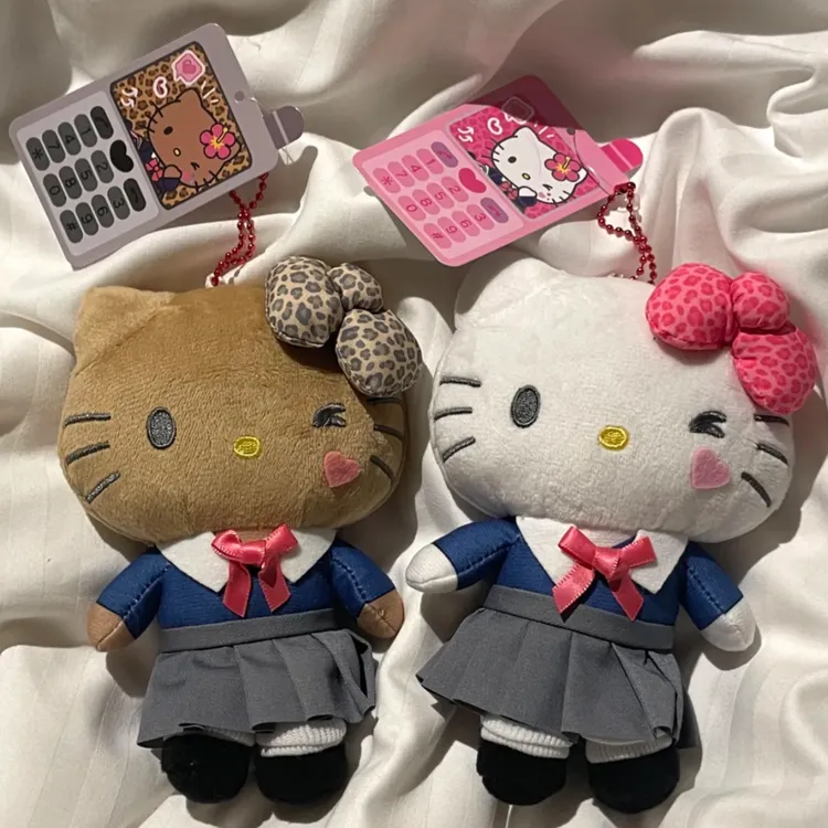 【Hello Kitty JK平成辣妹校服】毛绒包挂辣妹大头妹黑皮白皮凯蒂猫
