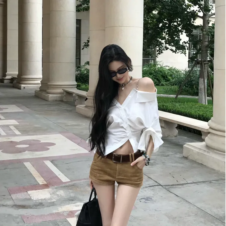 纯欲风一字肩链条吊带衬衫女秋装不对称正反两穿衬衣气质露肩上衣