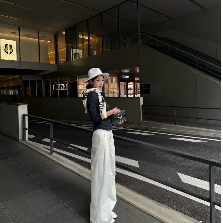 2025夏季新款时尚打底外穿衬衫气质显瘦设计温柔甜美洋气休闲上衣