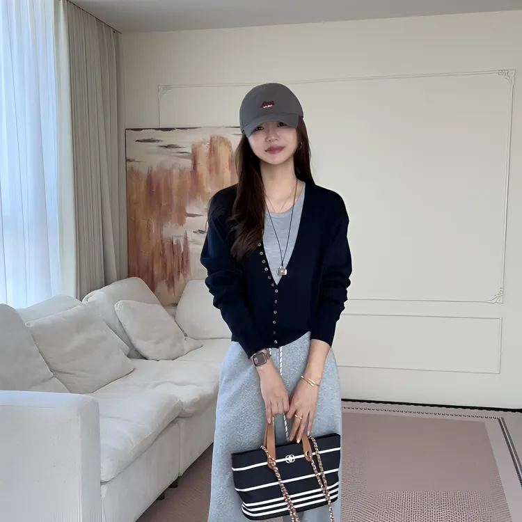 【余欢欢】秋季休闲时尚纽扣装饰针织长袖背心两件套-YHW50682