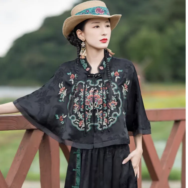 民族风女装旗袍外搭刺绣斗篷披肩绣花国风复古洋气宽松短款外套女