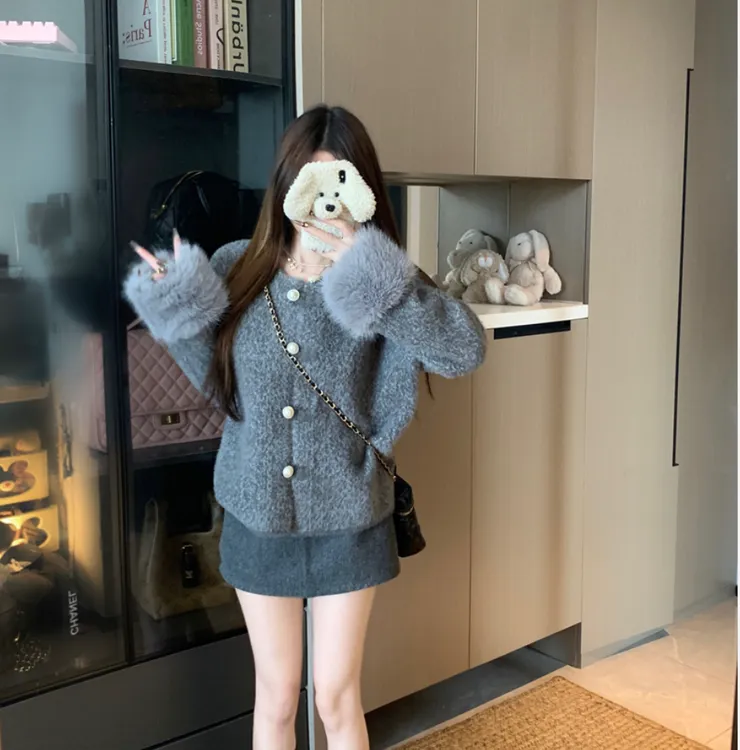 【猪猪队运费补贴】秋冬胖mm小香风设计感保暖开衫配围脖短款外套