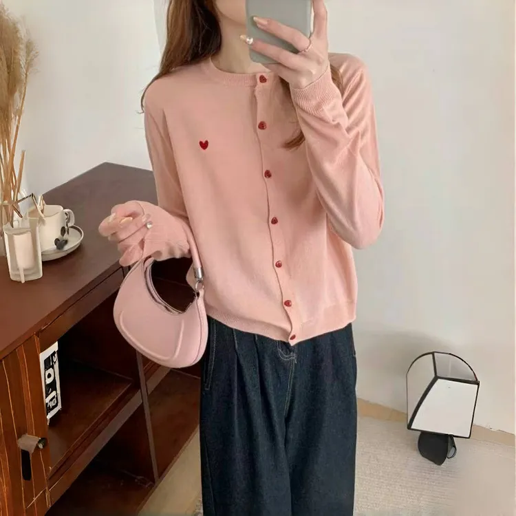 圆领爱心刺绣长袖保暖女开衫毛针织衫女装休闲纯色百搭短款气质
