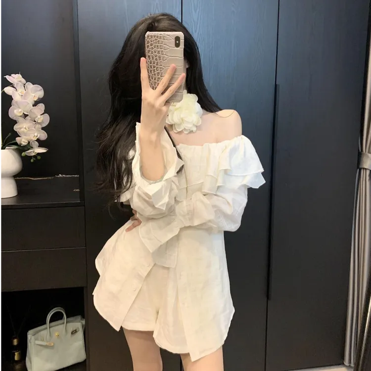 时尚套装荷叶边温柔慵懒风法式复古INS风辣妹一字肩上衣短裤套装