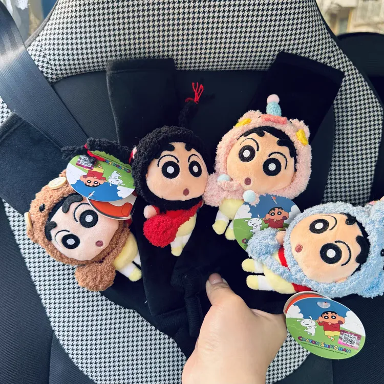 正版蜡笔小新汽车护肩带保护套可爱公仔玩偶车内装饰礼物防勒脖套