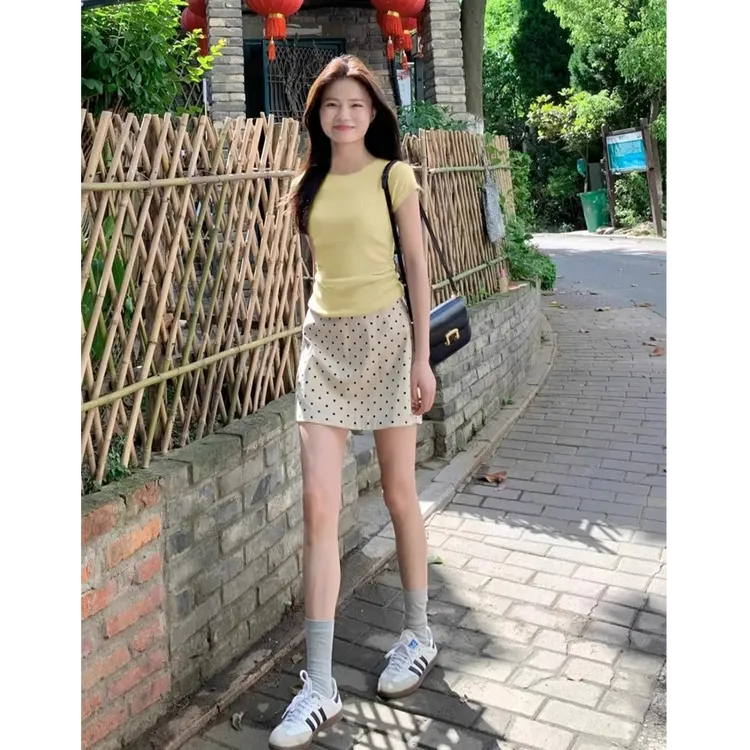 韩系套装奶黄色正肩短袖t恤+白色波点短裙女春夏单穿出游服装女
