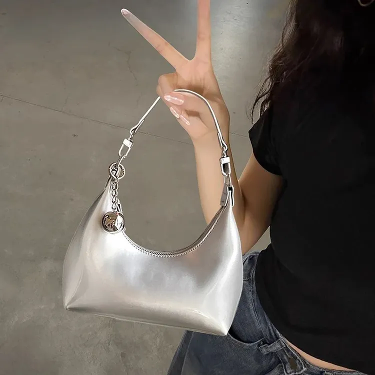 银色手提包包女2025新款简约通勤时尚百搭单肩腋下包高级感斜挎包