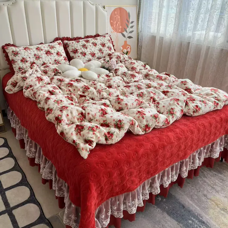 新款直播爆款牛奶绒印花床盖四件套双层蕾丝花边夹棉床盖三件套