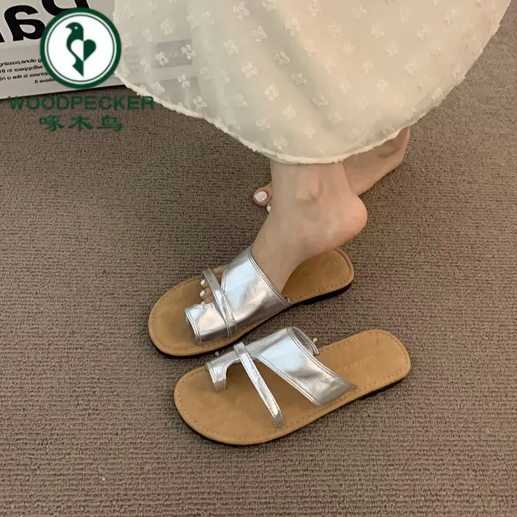 啄木鸟平底套趾夹脚拖鞋女夏外穿2025新款软底海边沙滩软底凉拖鞋