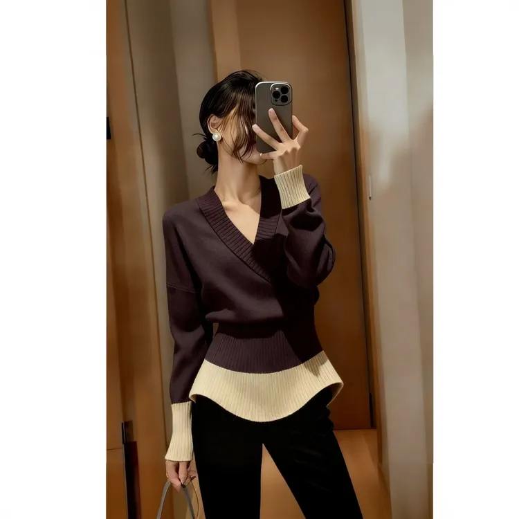 法式复古风撞色V领长袖针织衫女冬季新款高级感收腰显瘦套头上衣