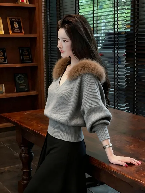 2025新款秋冬季轻熟风V领针织衫女时尚慵懒风高级感灰色毛领毛衣