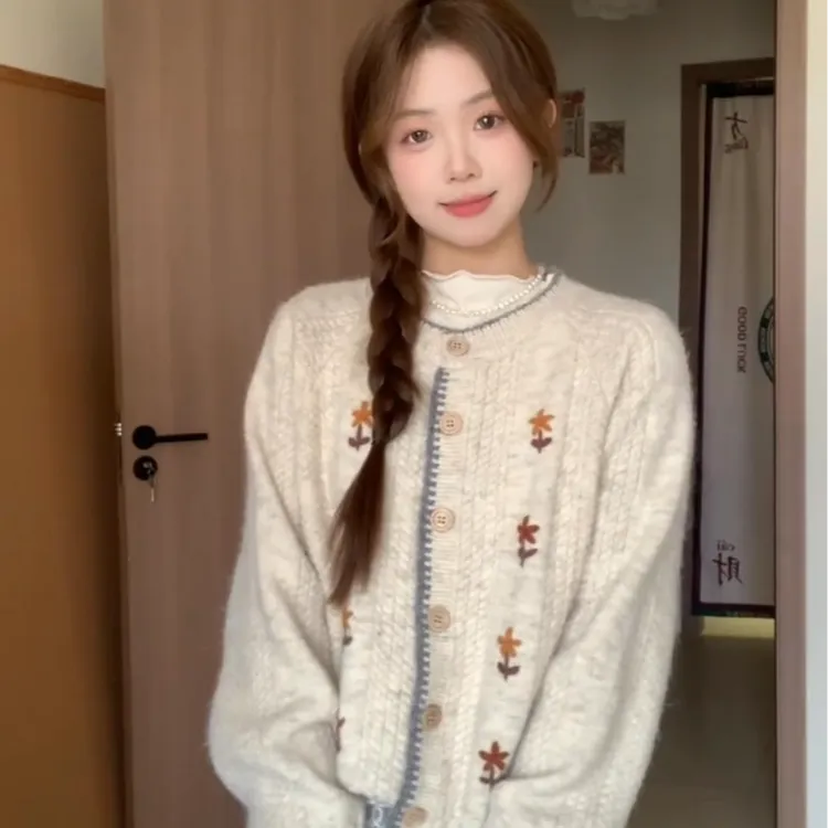 日系软糯高级感圆领花朵刺绣开衫毛衣外套女春秋款慵懒风穿搭上衣